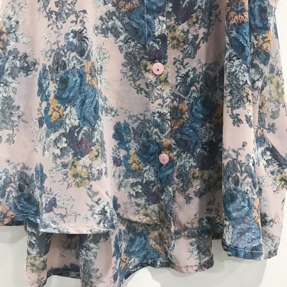 🌸 Floral Top 🌸 - Picture 3 of 4